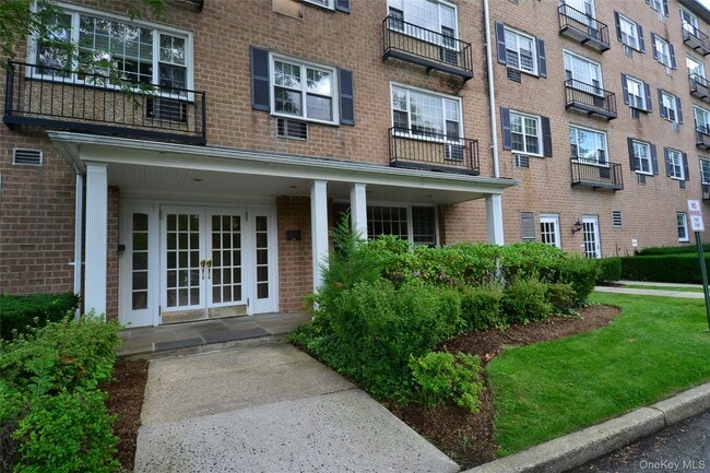 Building Photo - 1 Consulate Dr Unit 3K