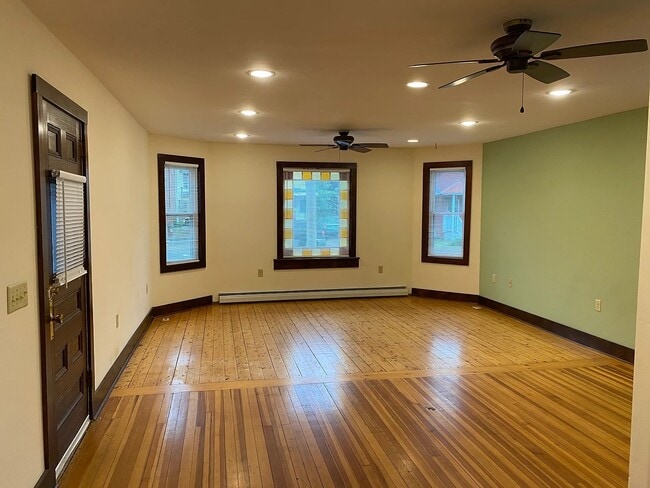 Sala de estar - 63 Hickok Street