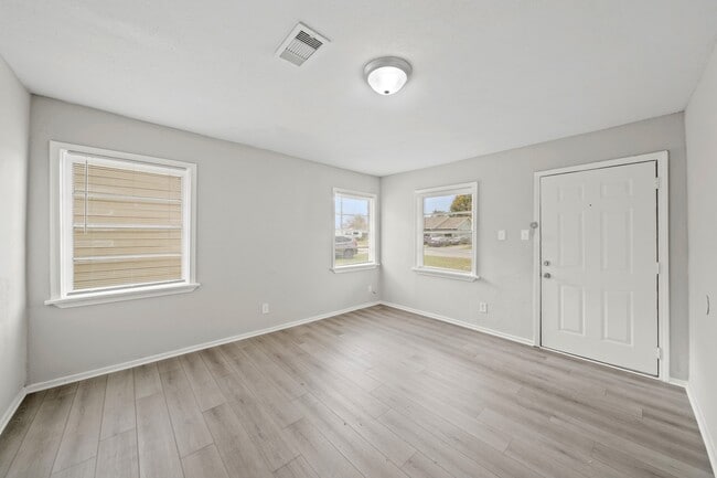 Photo - 1417 Jennifer Ln