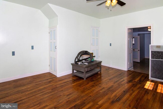 Photo - 330 E Broadway