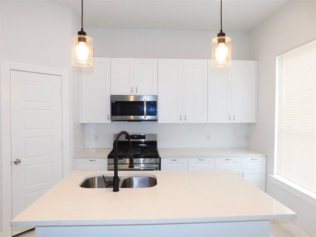 Building Photo - 7002 S Hall St