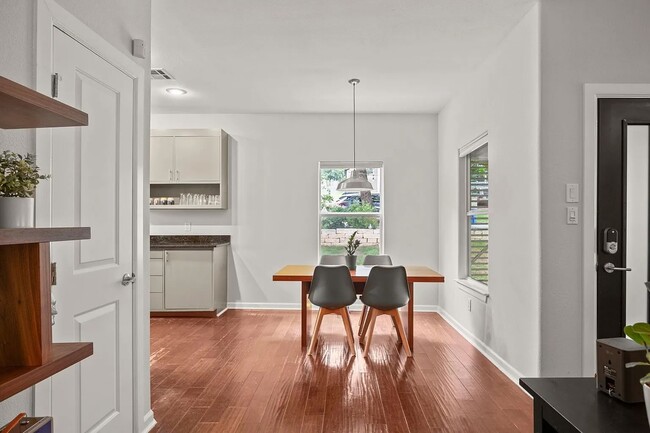 Photo - 2111 E 8th St