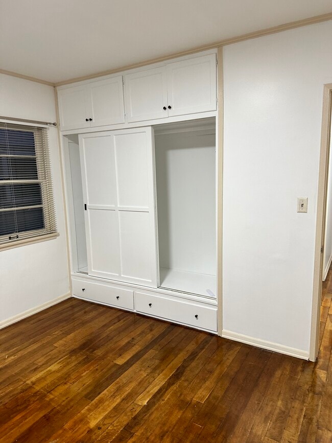 Dormitorio - 4068 Lincoln Ave