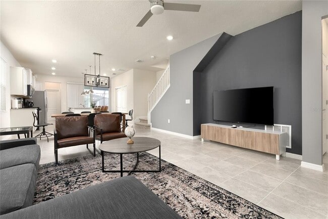 Photo - 7328 Oakmoss Loop