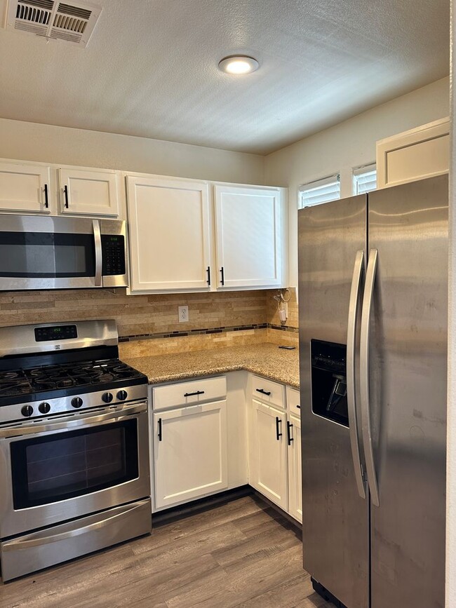 Photo - 3 Bedroom/2.5 Bath Family Home
