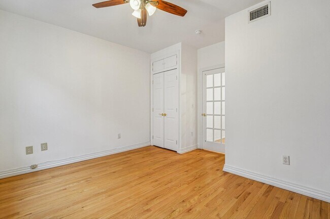 Building Photo - 815 Willow Ave Unit 2R