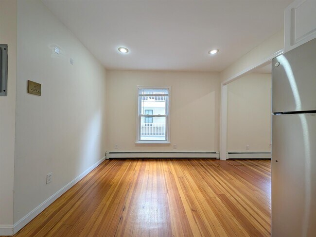 Photo - 7 Locke St Unit 1