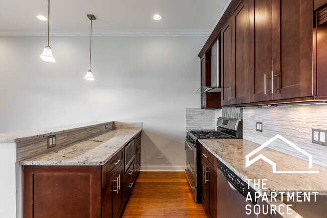 Photo - 1533 W Warren Blvd Unidad 407