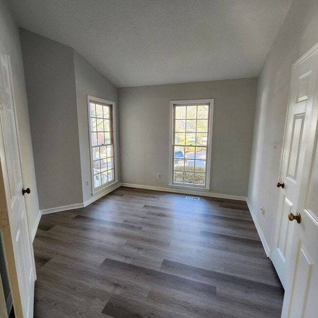 Photo - 5712 Finsbury Ct