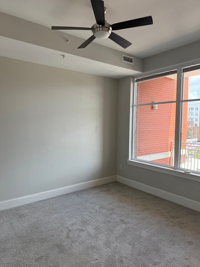 Photo - Your Dream Downtown Condo Awaits! Unidad 1