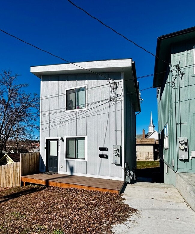 Building Photo - 216 E 7th St Unit 216 E 7th St. - #1