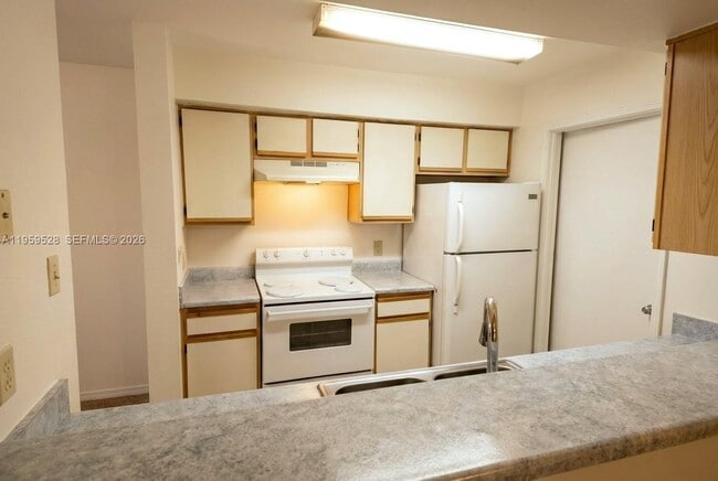 Photo - 2420 NW 33rd St Unit 1011