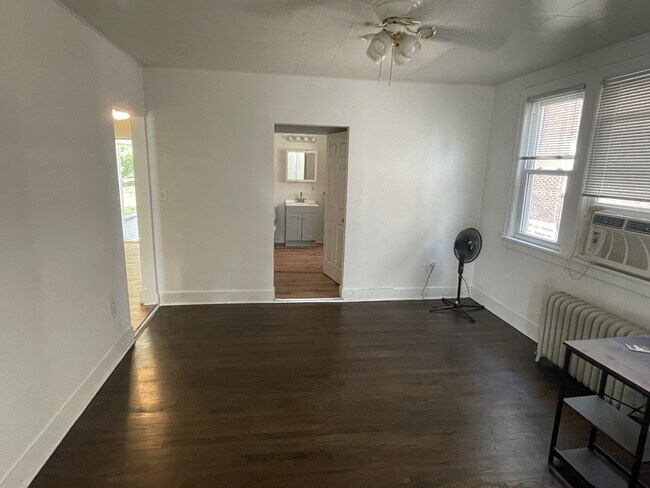 Photo - 5617 Hobart St