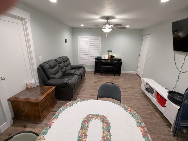 Photo - 613 E 8800 S