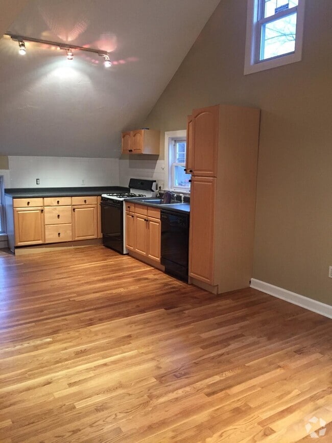 Building Photo - 6 Skillings Rd Unit #2j Rental
