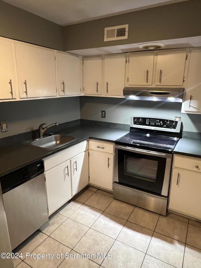 Photo - 220 Linden St