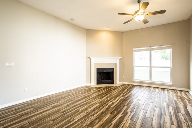 Photo - 906 Thoroughbred Dr