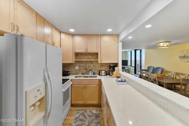 Photo - 3051 S Atlantic Ave Unidad 1004