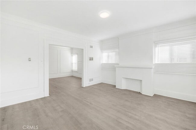 Photo - 548 N Kenmore Ave
