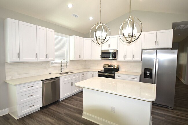 Photo - 305 W Watson St