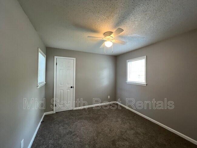 Photo - 1460 Robin Hood Ln