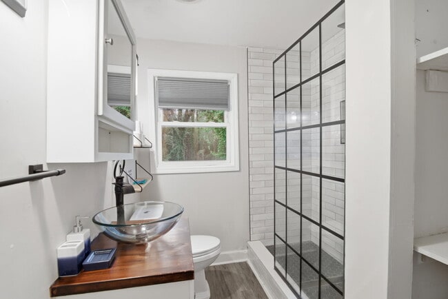 Photo - 1373 Benteen Way SE