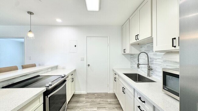 98-801 B Noelani St