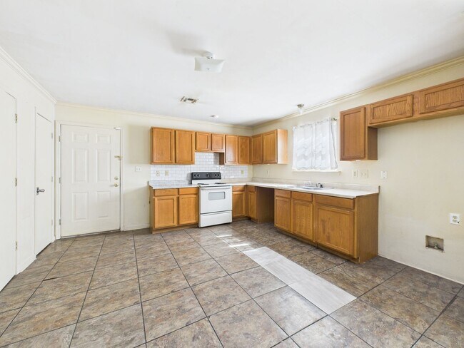 Photo - 3 bedroom, 2 bathroom home close to ULL!