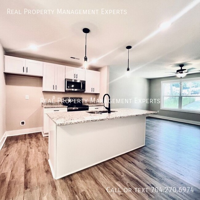 Photo - 412 N Scruggs St