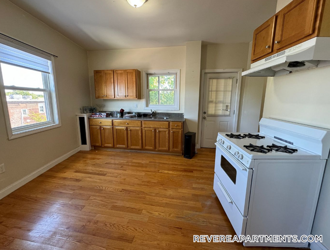 Building Photo - 4 Pleasant St Unit 8 Rental