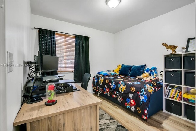 Photo - 667 NW 208th Dr