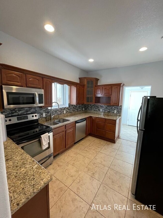 Photo - 223 Fox St