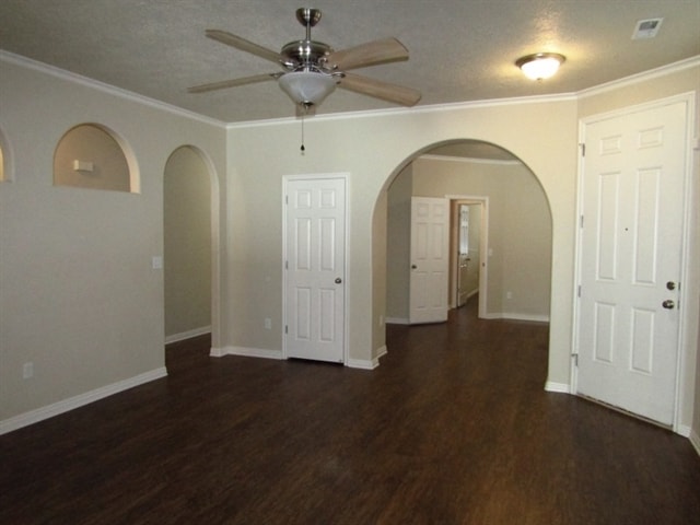 Photo - 738 Skipton Dr W