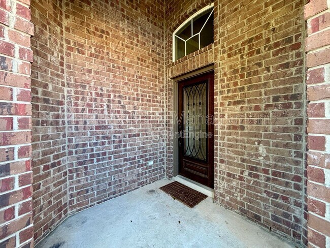 Photo - 8902 Derby Dan