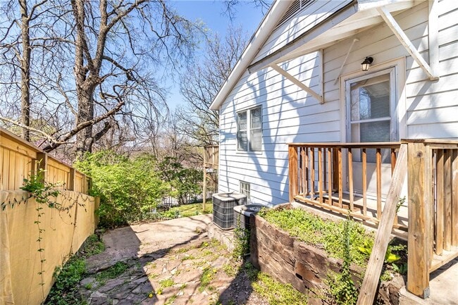 Photo - 583 N Assembly Dr