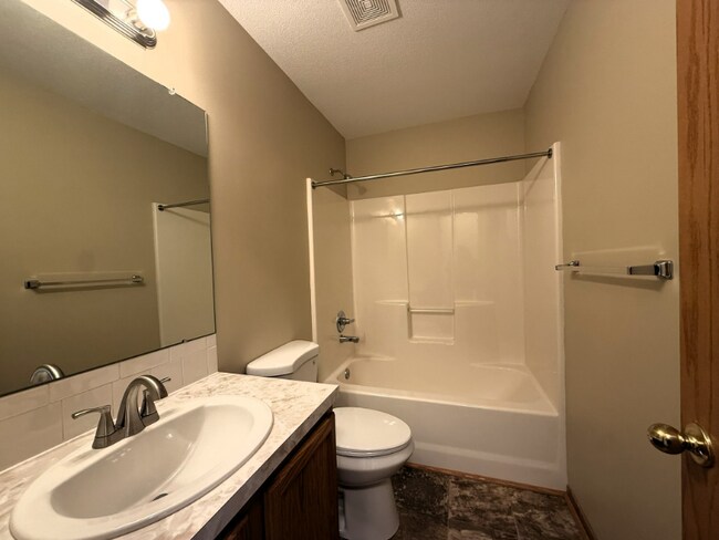 Photo - 1417 Cedar Tree