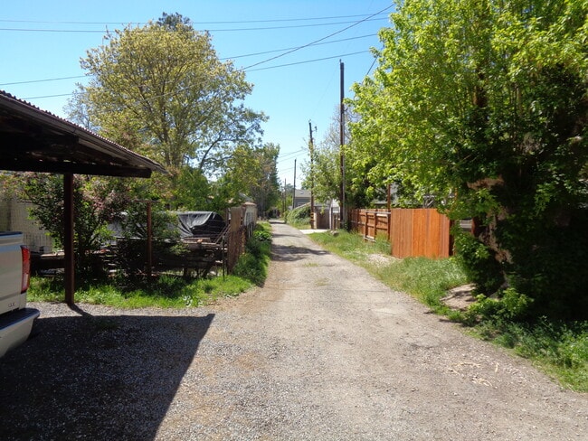 Photo - 1055 E Wilson Ave Unit 1