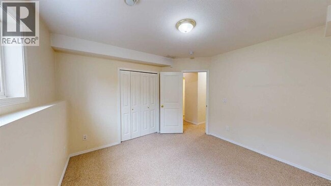 Photo - 9804-9899 99 St