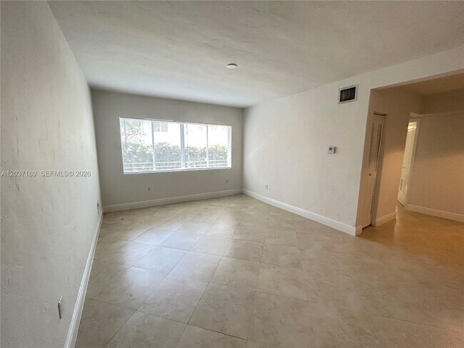 Photo - 2880 Pine Tree Dr Unit 5