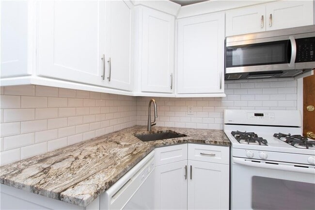 Photo - 3660 Peachtree Rd NE Unit J5