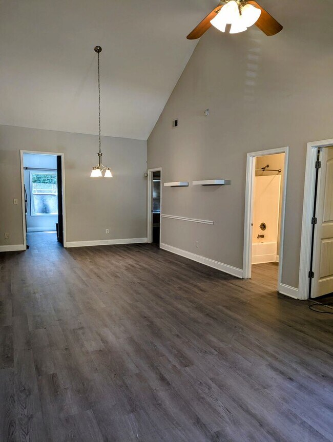 Photo - *Rent Special* 3 bedroom 2 bath home on th...