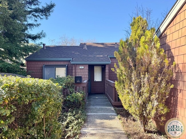 Building Photo - Charming 3-Bedroom, 2.5-Bathroom Condo in Novato