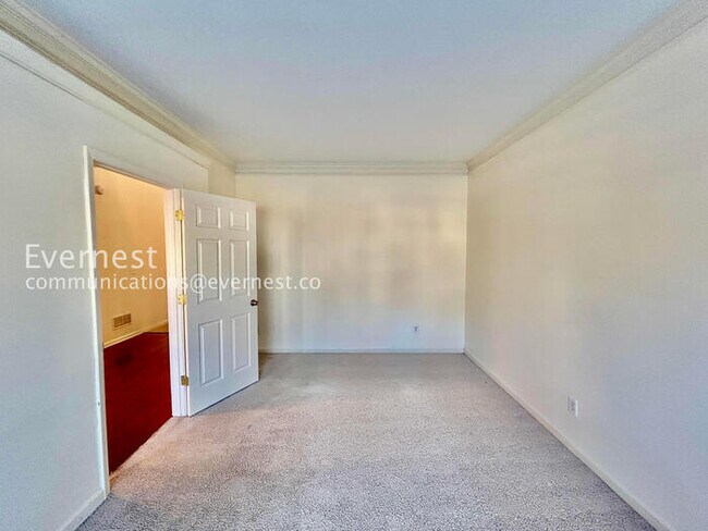 Photo - 1660 Cheshire Ct NW