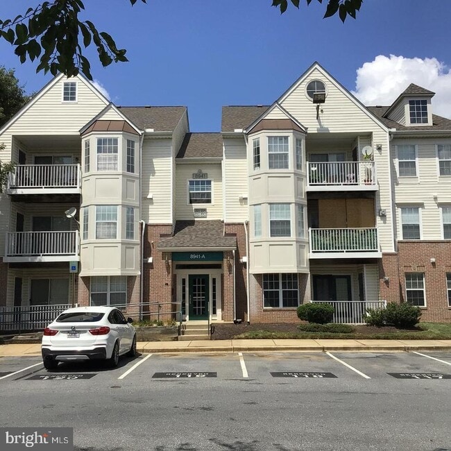 Building Photo - 8941 Town Center Cir Unit 2-103