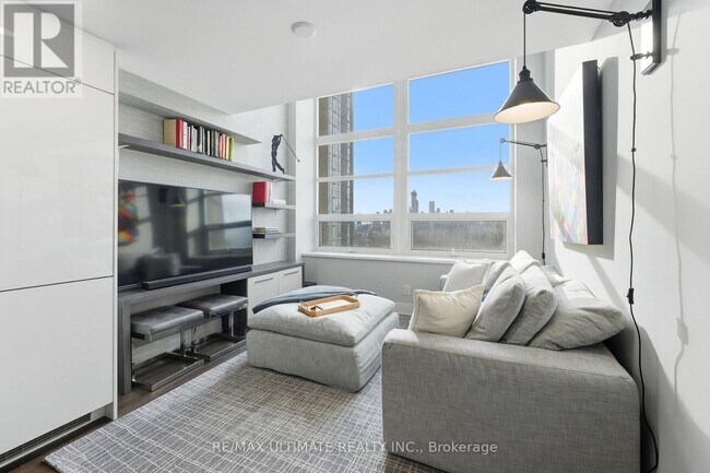 Photo - 111 St Clair Ave W Unit 811