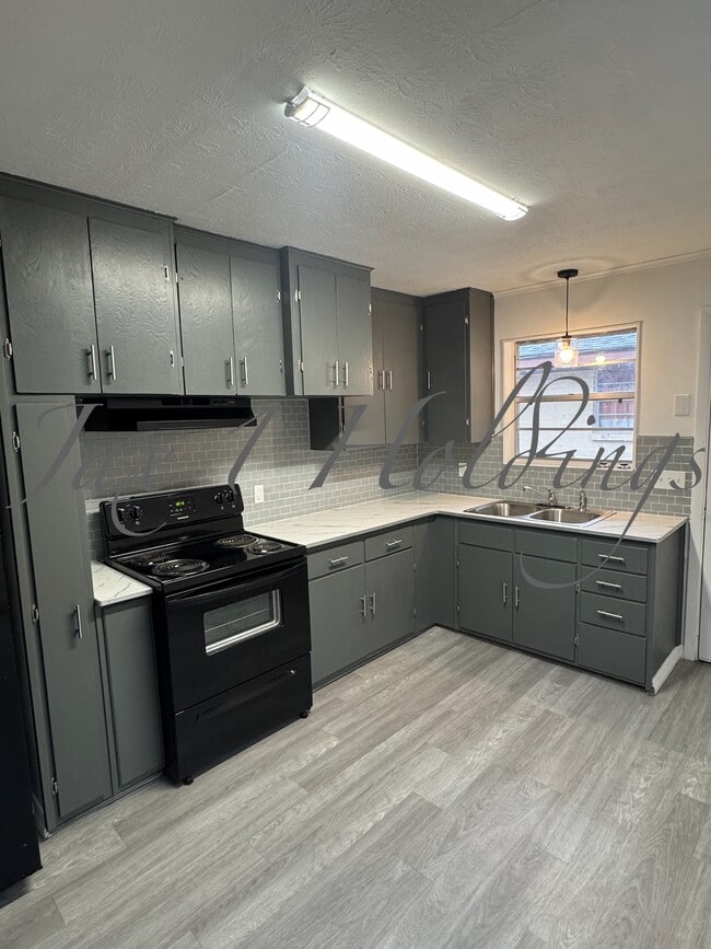 Building Photo - 5674 Akra Ave Unit 5674