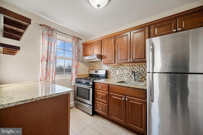 Building Photo - 5310 8th Rd S Unit 8