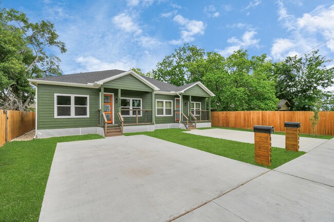 Photo - 4909 Higgins St Townhome
