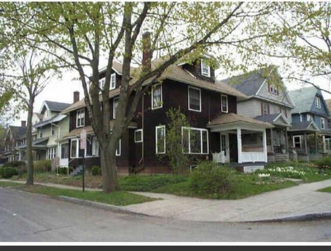 Building Photo - 1057 Park Ave Rental