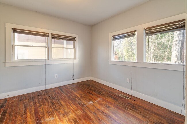 Photo - 15 Michigan Ave